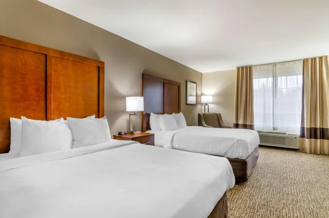 غرفة رباعية بسريرين كوين لذوي الإعاقة، Comfort Inn And Suites 1/4