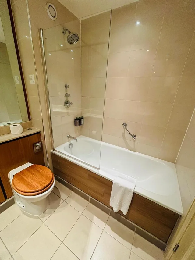 غرفة مفردة بسريرين منفصلين، Donnington Valley Hotel and Spa 2/2