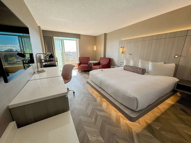 Coast, King Bed, Coast Victoria Hotel Marina By Apa 1/8