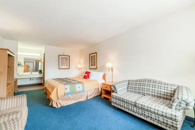 غرفة بسرير كينج، Hotel O Eureka Springs - Christ of Ozark Area 8/10