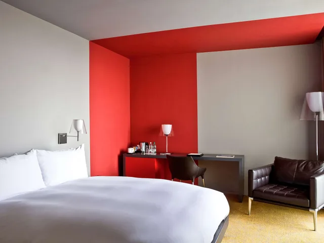 غرفة سوبيريور بسرير كينج بشرفة، Sofitel Abidjan Hotel Ivoire 2/8