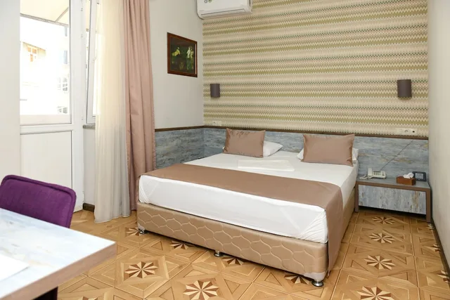 غرفة قياسية بسرير مزدوج بشرفة، Yerevan Boutique Hotel 1/3