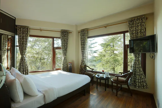 غرفة ديلوكس بسرير كينج، Fairmount Hotel Shimla 1/1