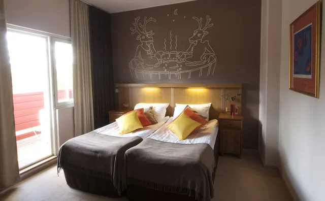 غرفة قياسية بسريرين منفصلين في الملحق، Hullu Poro Hotel 1/5