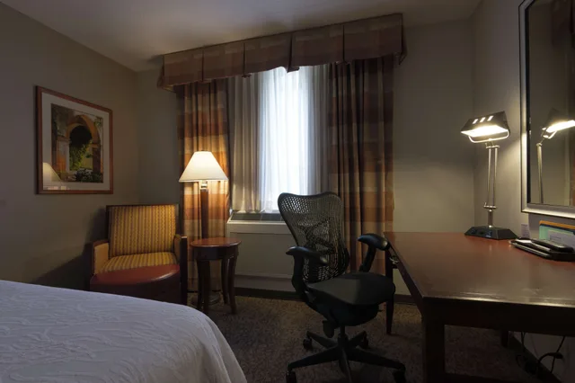 Evolution, 2 Queen Beds، Hilton Garden Inn Bangor 2/3
