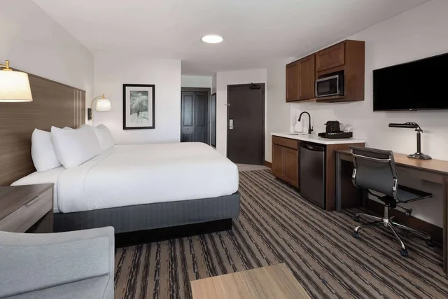 Lodge, Studio, King Bed, Sunset View, Sofa، Corduroy Inn and Lodge, Trademark Collection by Wyndham 1/4