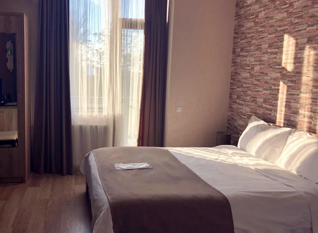 غرفة ثلاثية بسرير كينج وسرير فردي، Continental Hotel 3/4