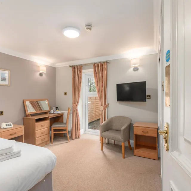 غرفة مفردة، Windermere Manor 7/18