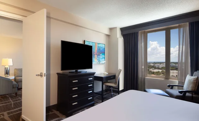 1 Bedroom, Pure, King Bed, Allergy Friendly، Hilton St Petersburg Bayfront 2/5