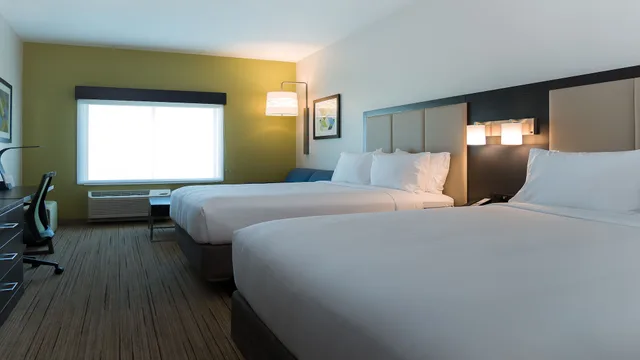 غرفة قياسية بسريرين كوين لذوي الإعاقة، Holiday Inn Express Suites Tampa East Ybor City 5/10