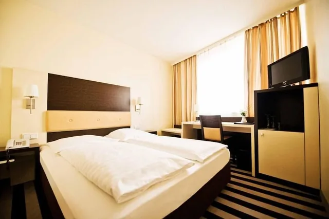غرفة بسرير كوين بشرفة، Tante ALMA Bristol Hotel 1/1