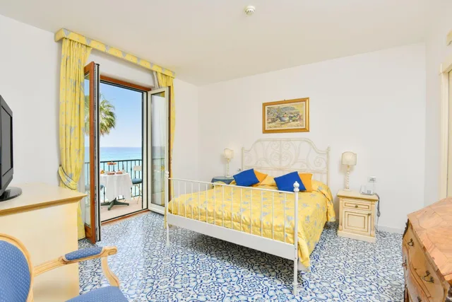 Standard, Double Bed, Lateral Side Sea View, Annex، Villa Sirio Hotel 2/5