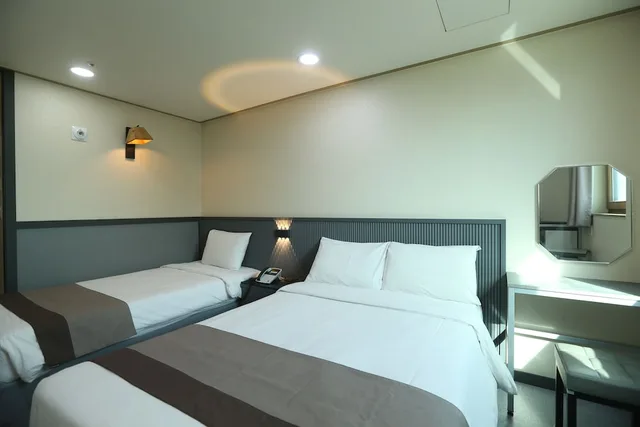 غرفة ديلوكس بسرير مزدوج وسرير فردي، GOLDEN CITY HOTEL DONGDAEMUN 2/4