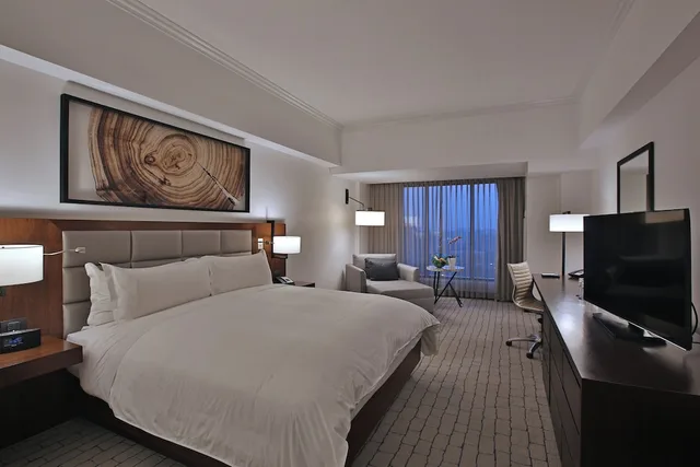 جناح جونيور بسرير كينج مع دخول صالة النادي في طابق مرتفع، INTERCONTINENTAL REAL GUATEMALA 4/10