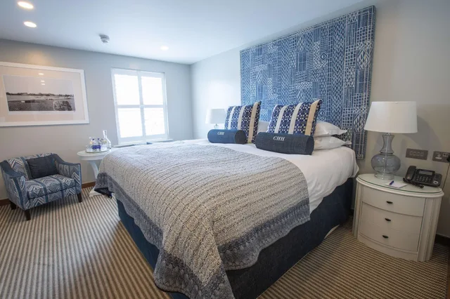 Inland, Double Bed, The Christchurch Harbour 9/10