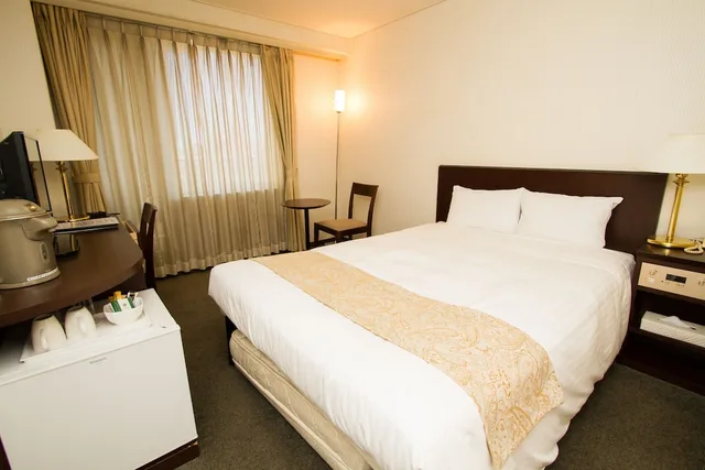 Semi Room, Single Bed, Semi Double Bed, Large, Smoking، Hotel Camelot Japan 1/3