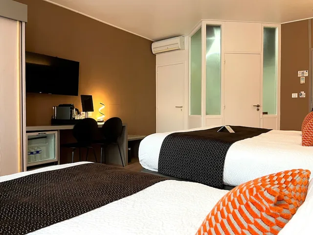1 Bedroom, Triple, 1 Double and 1 Single Bed, Hotel Le Renard 5/10