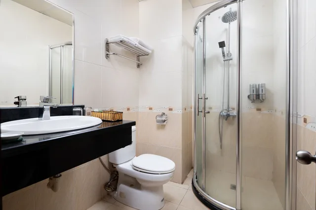 غرفة ديلوكس ثلاثية بسرير مزدوج وسرير فردي، Corvin Hotel 5/5