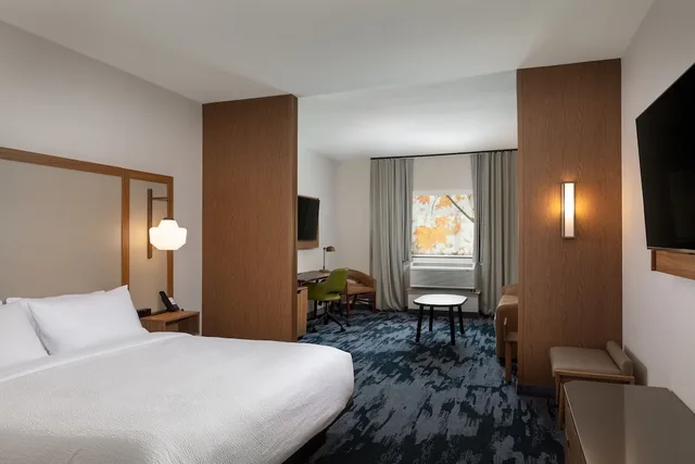 جناح بسرير كينج مع أريكة لذوي الإعاقة، Fairfield Inn & Suites Omaha at MH Landing 1/4