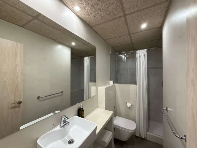 غرفة بسرير مزدوج أو سريرين منفصلين بشرفة، Hostal Rom 5/6