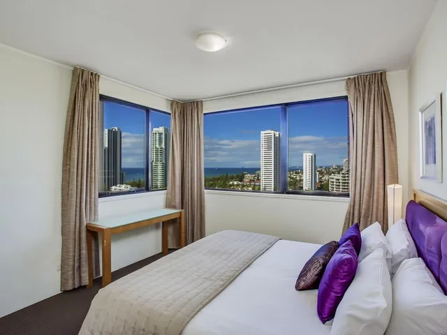 2 Bedrooms, Queen and Twin Beds, Mantra Broadbeach on the Park 2/7