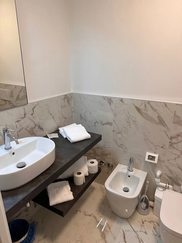 Master, Basement, 1 Queen and 1 Bunk Bed، Hotel Derby 5/6