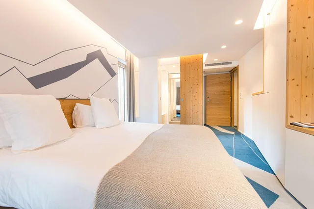 Deluxe, King Bed, Mountain View, Living Area, Hotel Chalet Les Saytels, Signature Collection 1/4