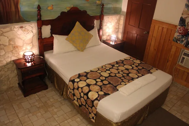 غرفة قياسية بسرير كوين، Metro Residences Hotel 1/2