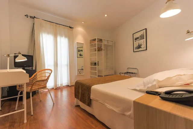 Standard, Queen Bed, Los Cantaros 1/2