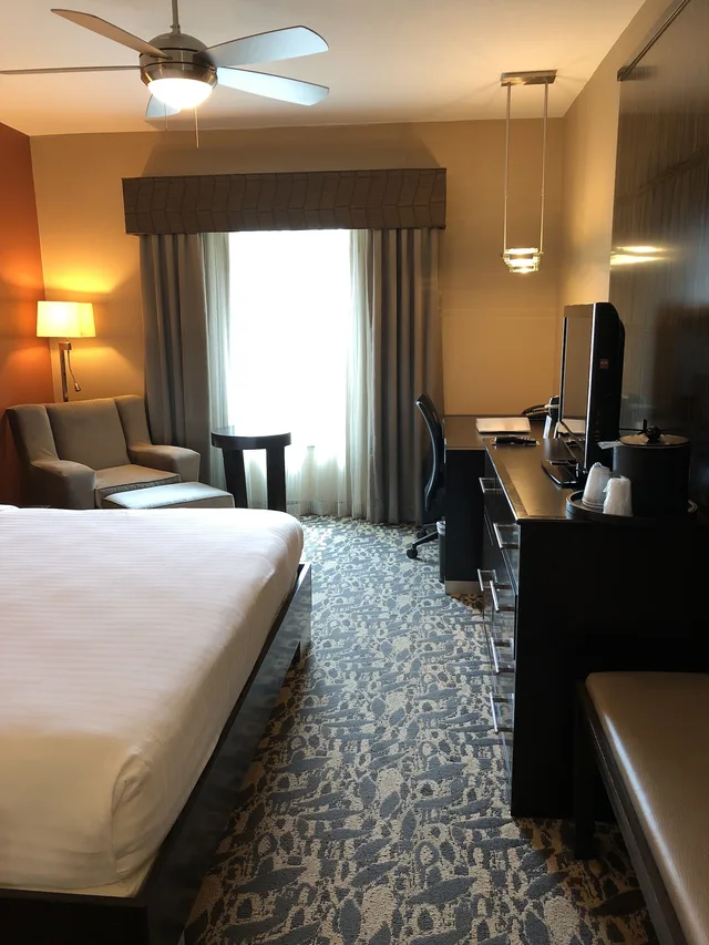 Specialty, King Bed، Holiday Inn Express Amp Suites North Dallas At Preston 4/7