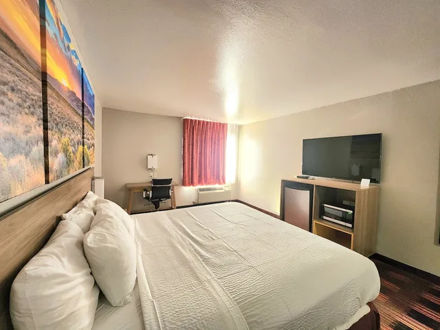 غرفة بسرير كينج لذوي الإعاقة، Days Inn by Wyndham Lumberton 1/10