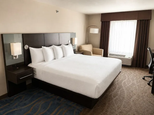 استوديو بسرير كينج بمطبخ صغير، Astoria Hotel and Event Center 3/6