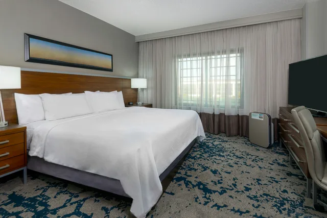 Pure, Wellness, Suite, King Bed، Embassy Suites Little Rock 3/5