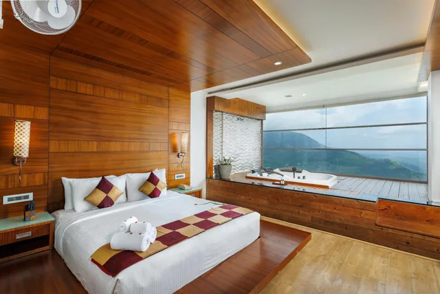 جناح شهر العسل بجاكوزي، Amber Dale Luxury Hotel and Spa, Munnar (ex PLUM JUDY - THE LEISURE HOTEL) 9/10