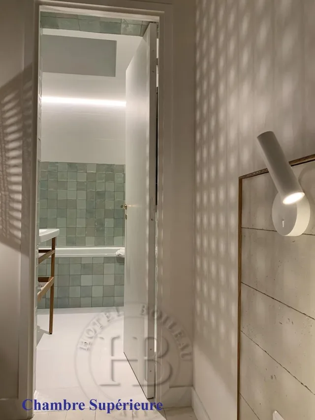 غرفة تنفيذية بسرير مزدوج مع أريكة، HOTEL BOILEAU 4/4