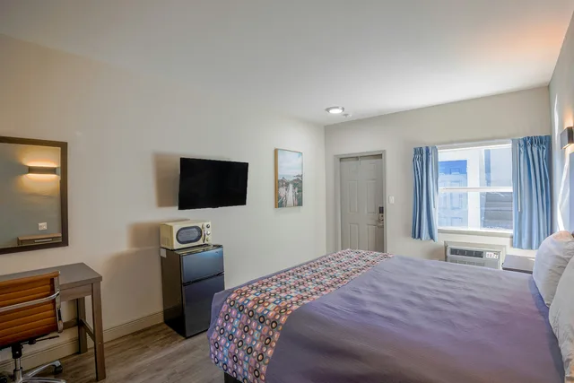غرفة بسرير كينج لغير المدخنين، Sunrise Inn by OYO Titusville FL 8/10
