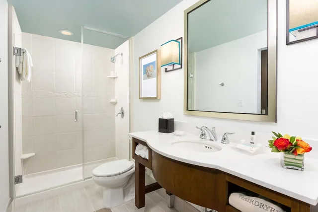 غرفة قياسية بسريرين كوين، Hilton Garden Inn Key West the Keys Collection 9/9