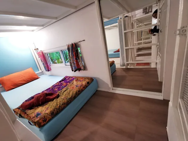 سكن مشترك مختلط، Glur Hostel 1/10