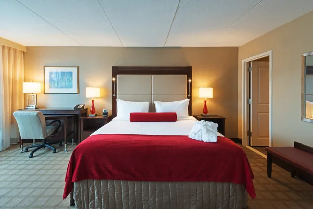 غرفة قياسية بسرير كوين مع أريكة، CROWNE PLAZA BOSTON - WOBURN 4/10