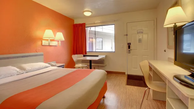 غرفة قياسية بسرير كوين، Motel6 Elizabethtown, KY 1/10