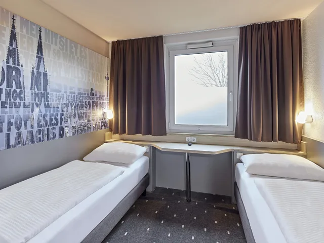 غرفة قياسية بسريرين منفصلين، B&B HOTEL Koln-Marsdorf 1/1