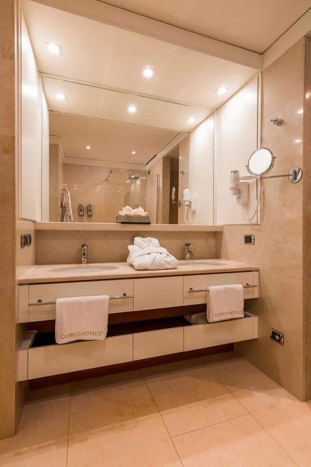 جناح بسرير مزدوج بإطلالة على البحر، Smy Carlos V Wellness & Spa Alghero 3/3