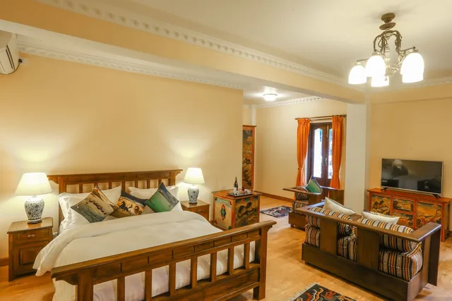 Heritage, King Bed, Baber Mahal Vilas 2/5