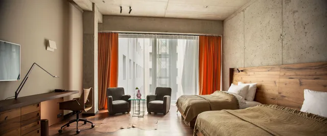غرفة بسريرين منفصلين بشرفة، Hotel Warszawa 1/4