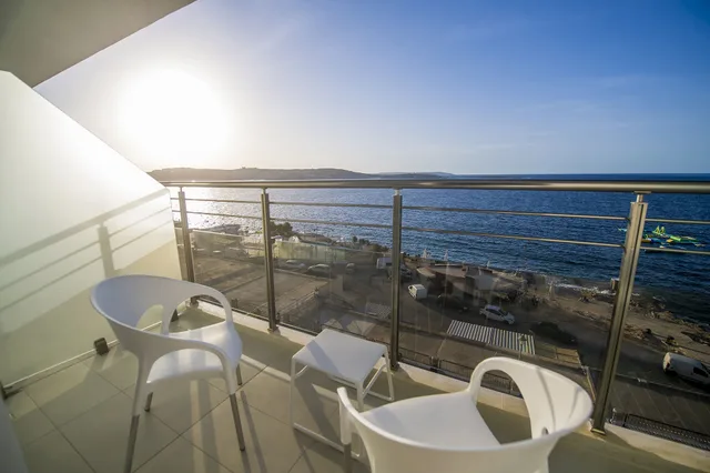 جناح بسرير كينج بإطلالة على البحر، Seaview Hotel Malta - Adults Only 5/5