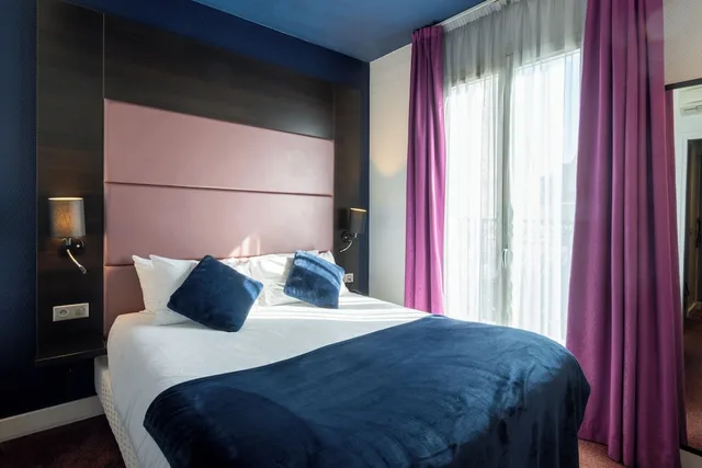Room, Queen Bed, Accueil Hotel Paris Pigalle Montmartre 6/10