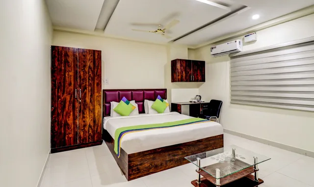 Standard, King Bed, Oyo 11387 Hotel Kozy Rooms 2/2