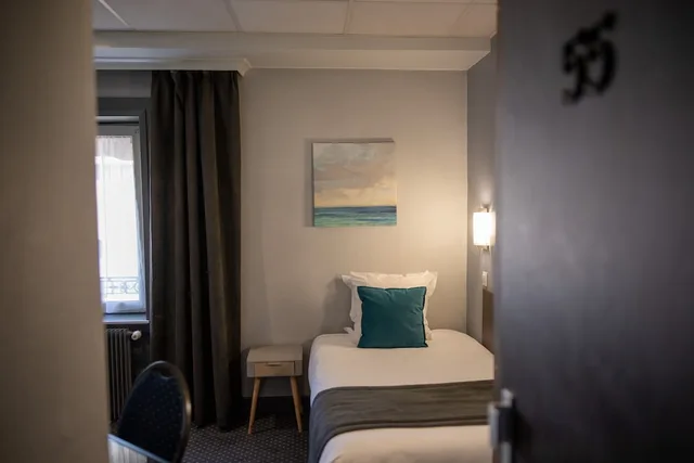 غرفة مفردة، Hotel de Normandie 12/12