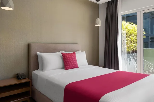 جناح بسرير كوين بشرفة، Hotel MX mas reforma CDMX, Trademark Collection by Wyndham 3/10