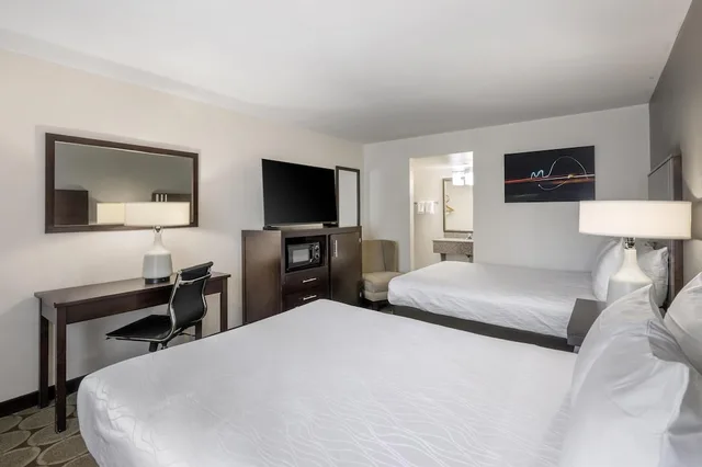 غرفة قياسية بسريرين كوين يُسمح فيها بالحيوانات الأليفة، Best Western Pahrump Oasis 1/3